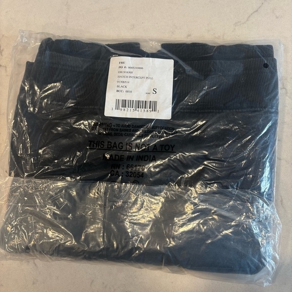 NWT NEW Free People Movement x Hatch intercept pullover in black - Picture 4 of 4